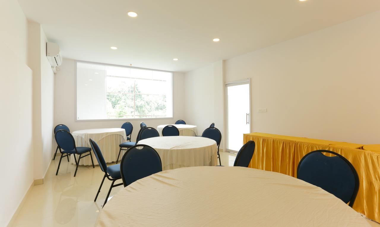 Heaven Gardens Hotel Kochi Екстериор снимка