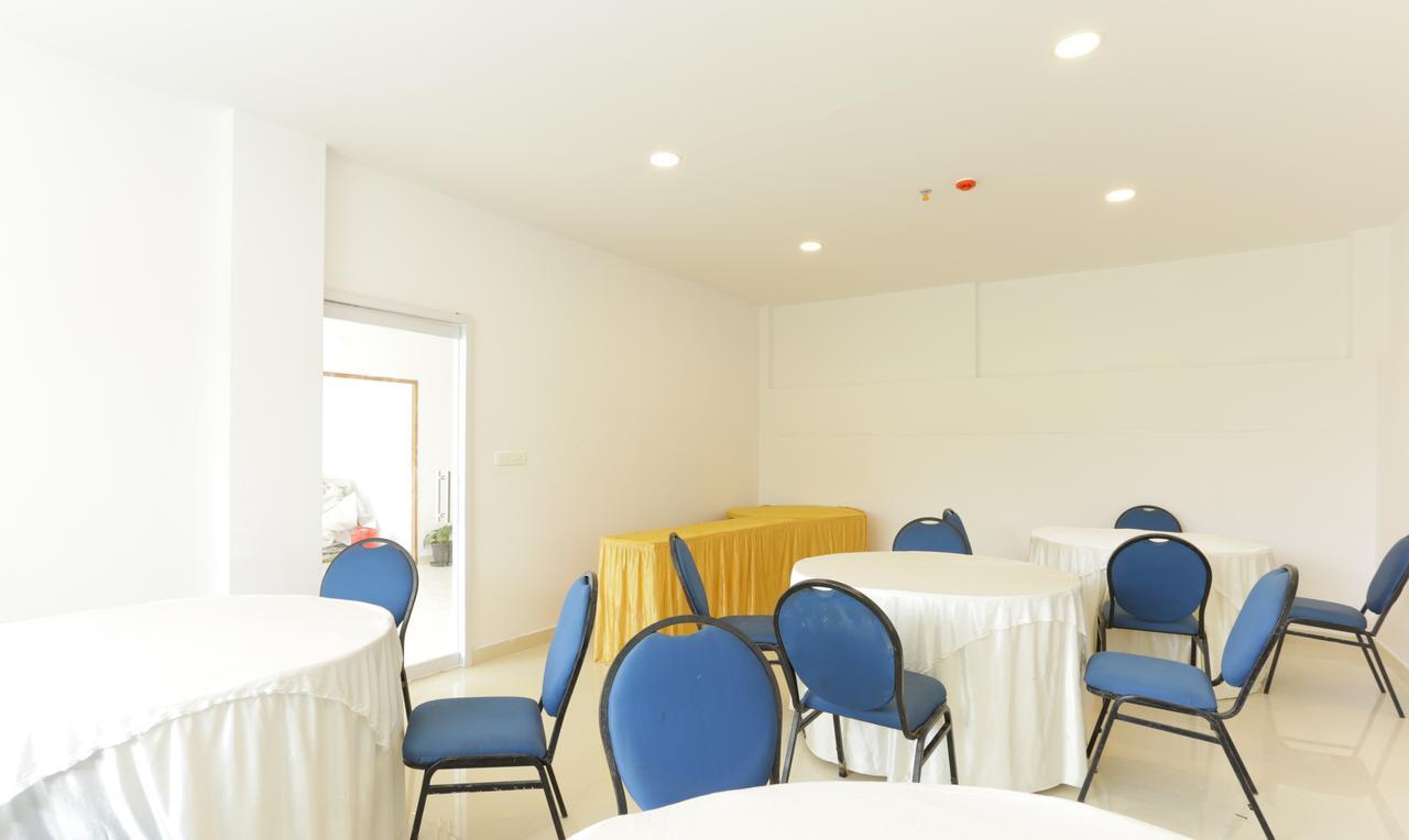 Heaven Gardens Hotel Kochi Екстериор снимка
