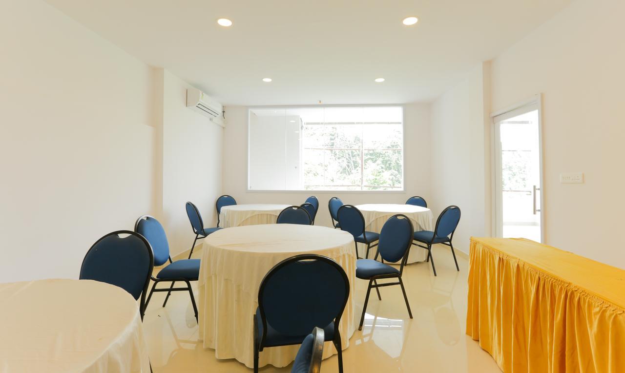 Heaven Gardens Hotel Kochi Екстериор снимка