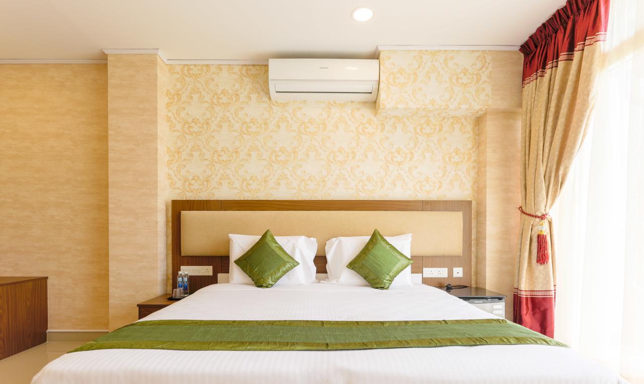 Heaven Gardens Hotel Kochi Екстериор снимка