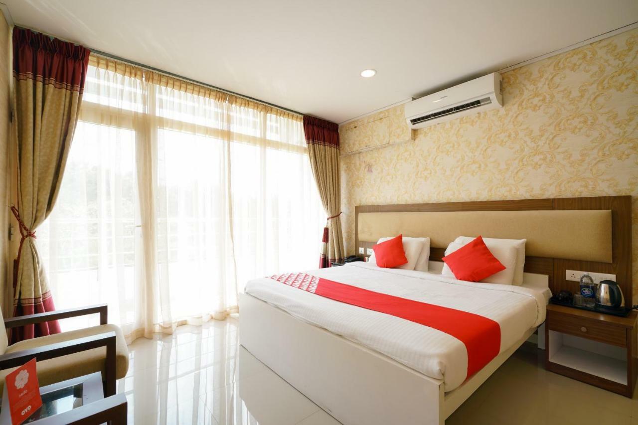 Heaven Gardens Hotel Kochi Екстериор снимка
